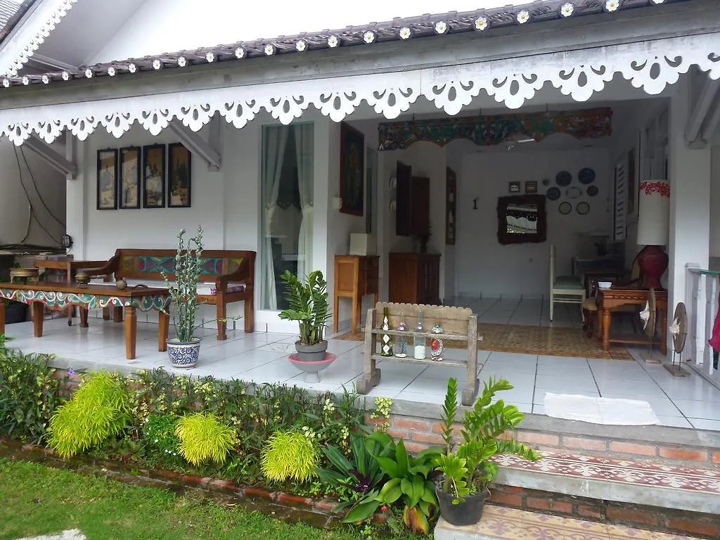 Guest house By Dorry Bed And Breakfast Ubud